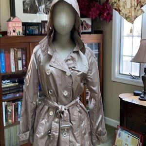 Raincoat with removable hood
